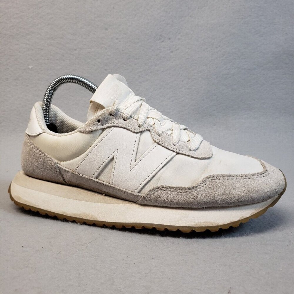 New Balance Women's White and Light Gray Retro Runner Sneakers